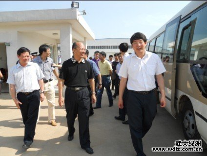 武漢市委常委馮紀春一行蒞臨武大綠洲生產基地(楚強生物)調研1