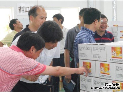 武漢市委常委馮紀春一行蒞臨武大綠洲生產基地(楚強生物)調研5