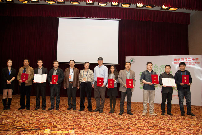     hg˾߀Ʌf(xi)ekl(wi)кИI(y)l(f)չՓI(y)Y|(zh)cЈչՓl(wi)xˎеl(f)չՓPCOкƣI(y)võȕh͌W(xu)g(sh)ӏc(ni)ýͬеĽ(lin)ϵˌИI(y)l(f)չ¼g(sh)˽_ҕҰ